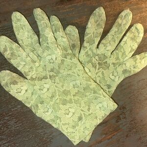 Vintage Lace Gloves in Light Green